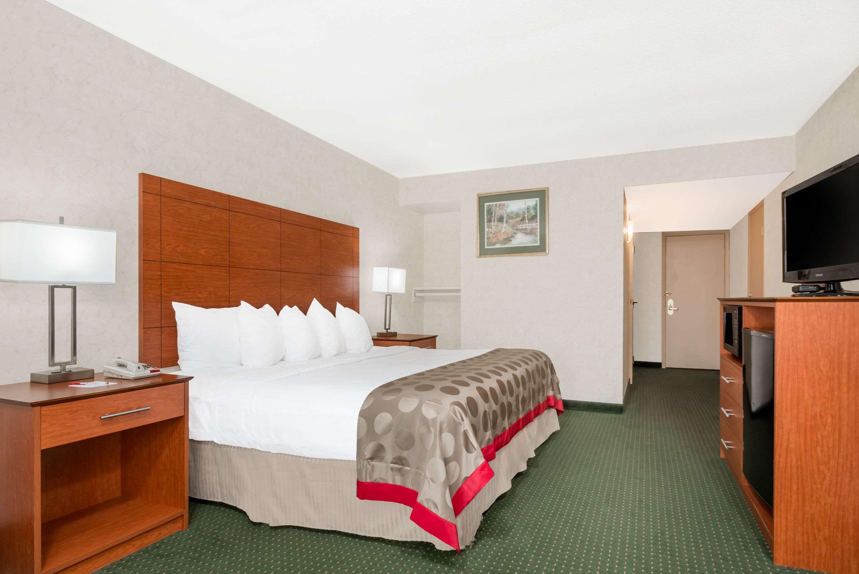 Ramada By Wyndham Lexington North Hotel & Conference Center Exterior foto